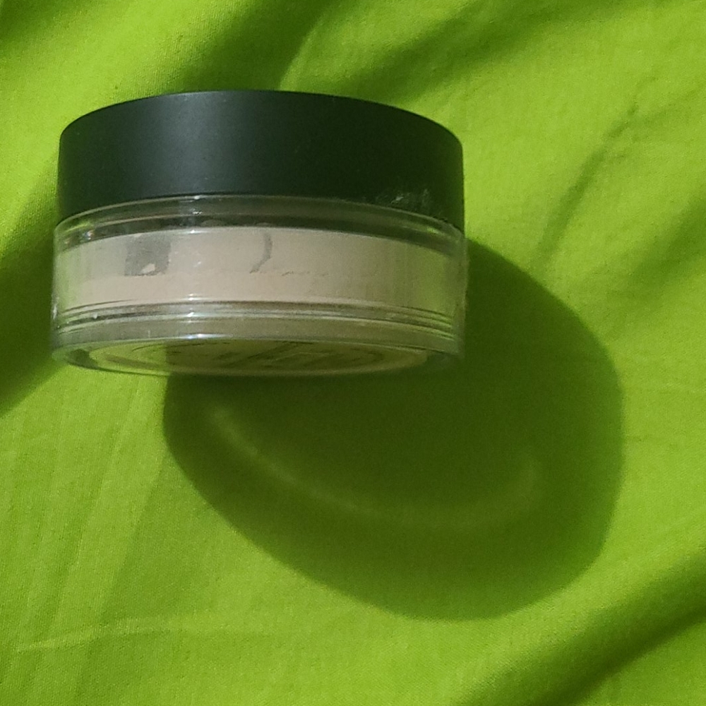 Loose powder